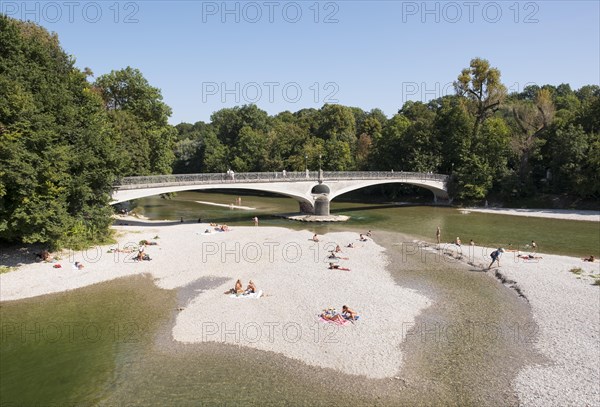 Isar River with cable dock at the Praterinsel