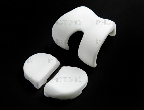 Knee prosthesis