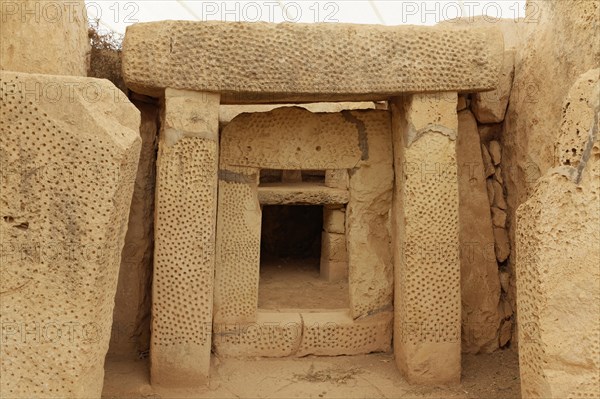 Altar niche with dotted decor