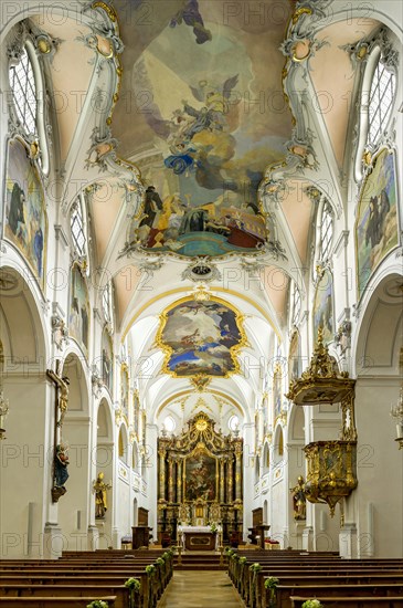 Nave with pulpit and choir