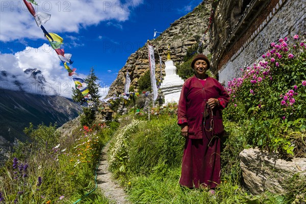 Nun Ani Chorten at Praken Gompa monastery