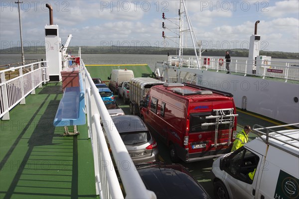 Car ferry on River Shannon