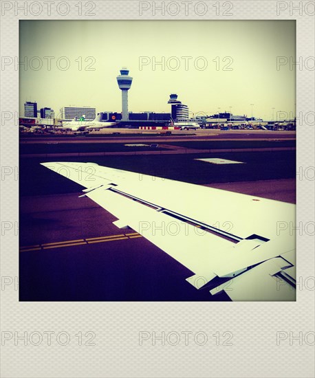 Polaroid effect of aircraft Wing