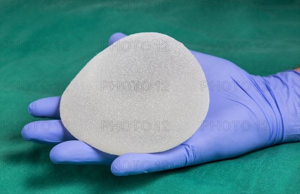 Silicone breast implant