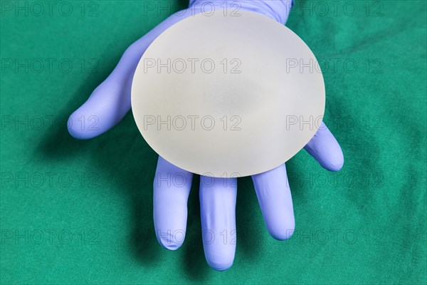 Silicone breast implant