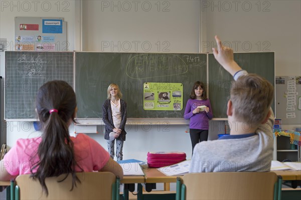 Students giving a presentation about Marco Polo