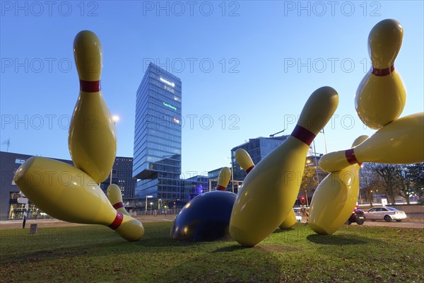 Flying Pins sculpture