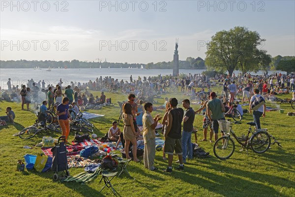Barbecue party at the Aussenalster