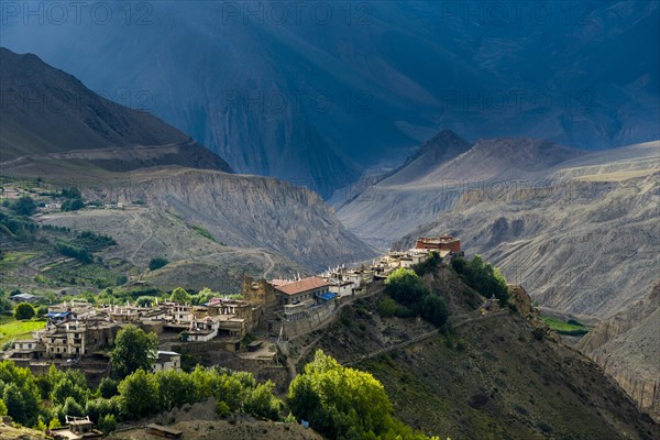 View into the barren landscape of the Upper Kali Gandaki valley