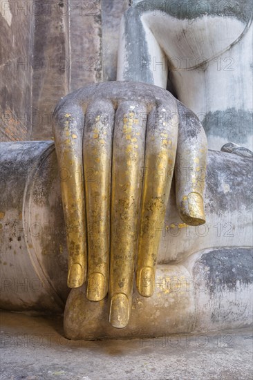 Gilded hand of Phra Atchana Buddha