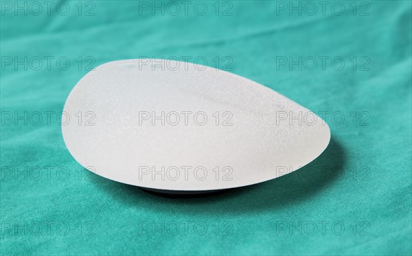 Silicone breast implant