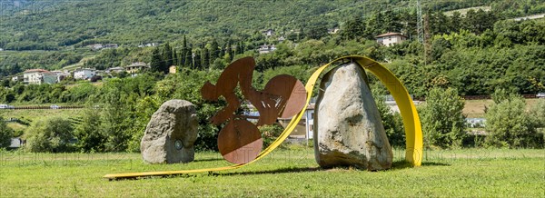 Sculpture racing cyclist bikes downhill