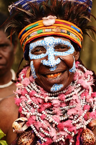 Woman of the Marowa Welda group applying make-up for the annual Sing Sing in Goroka