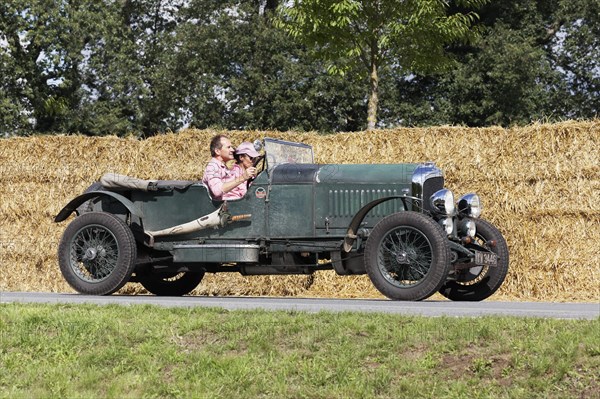 Bentley 3 Litre Speed Tourer on the circuit