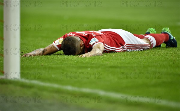 Rafinha lying on ground