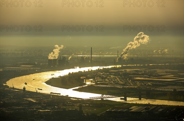 Rheinschleife in evening light between Rheinhausen and Angerhausen