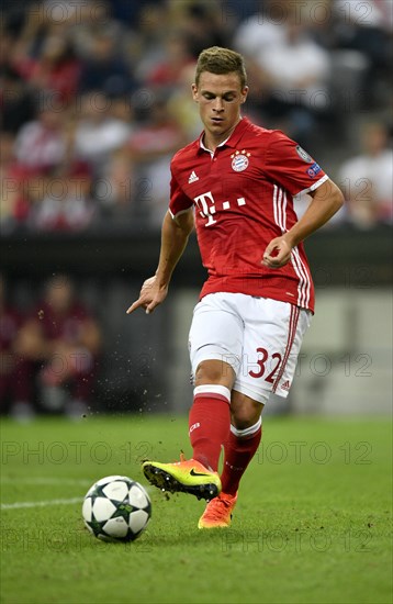 Joshua Kimmich playing football