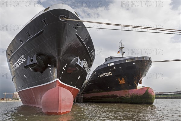 Ships in the habor on roadstead