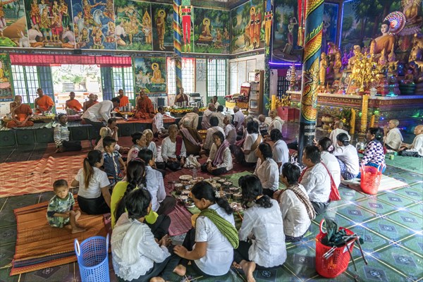 Locals eating together in the temple of Phnom Sasear