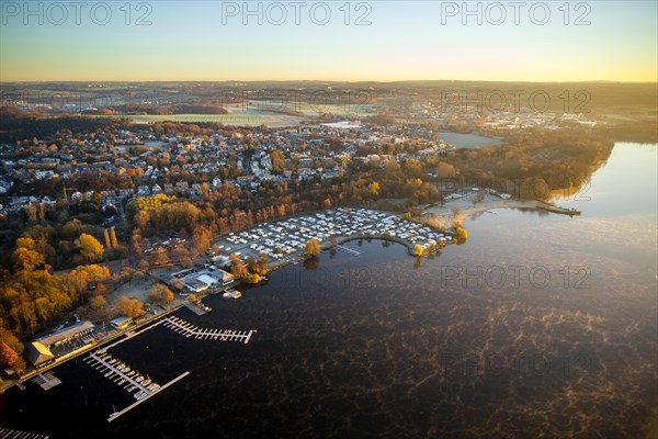 Morning mood over Unterbacher lake in autumn