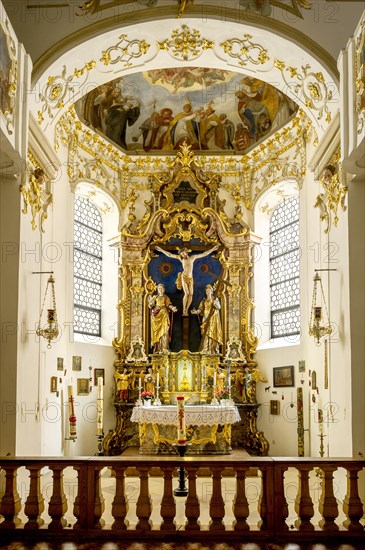 Choir with baroque high altar and Scheyern relic of the cross