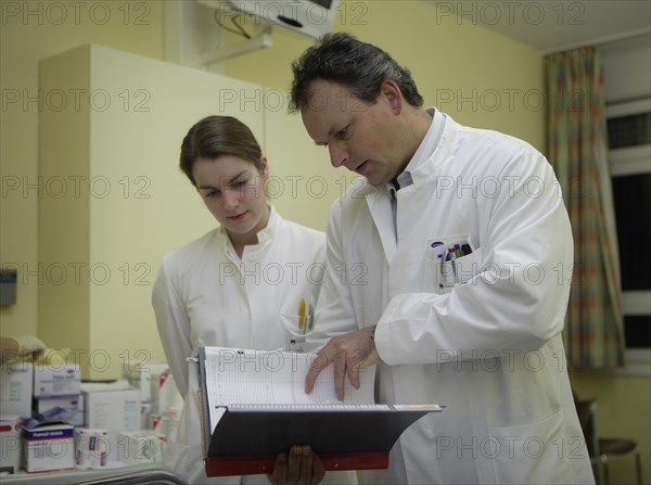 Head doctor and female doctor