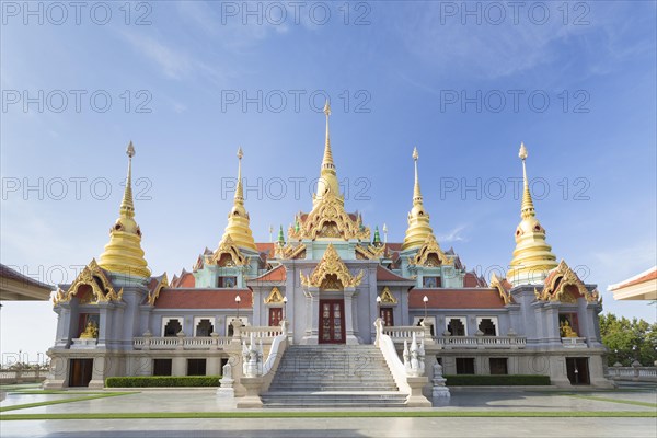 Phra Mahathat Chedi Phakdi Prakat