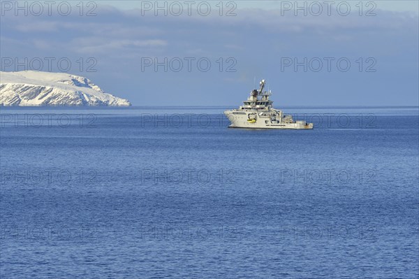 Norwegian patrol boat in front of Hammerfest