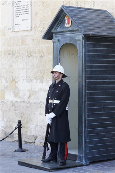 Guard with white helmet in front of the Presidential Palace