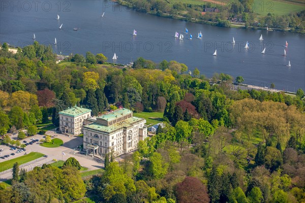 Villa Hugel with sailing boats on Lake Baldeney