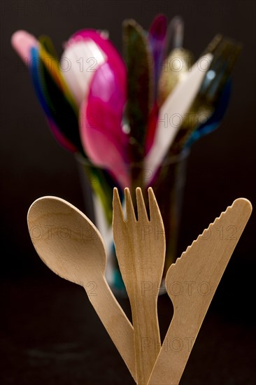 Disposable wooden cutlery