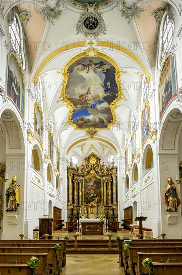 Nave with pulpit and choir