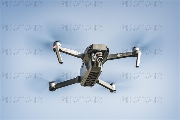 Flying quadrocopter