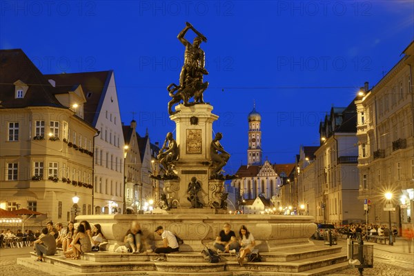 Hercules Fountain at dusk