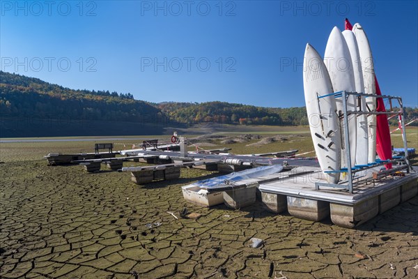 Dry boat jetty