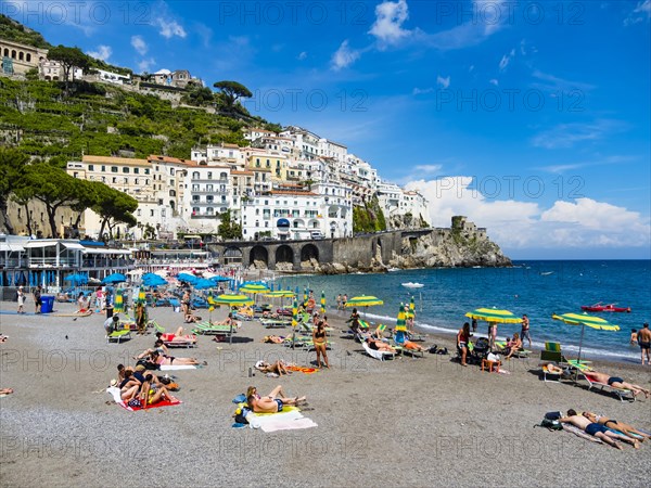 Altstadt und Strand von Amalfi