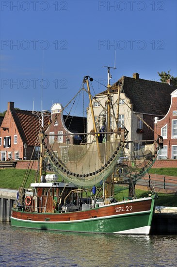 Crab cutters in the harbor