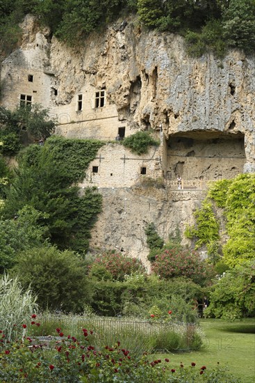 Villecroze cave dwellings