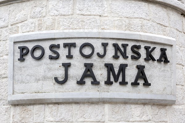 Postojnska jama lettering