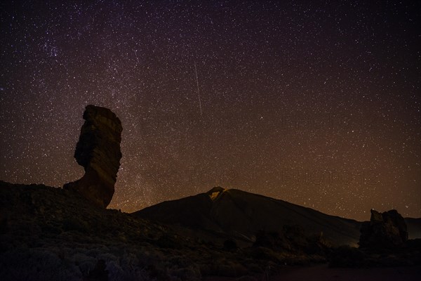 Roque Cinchado and Teide vulcano with starry sky