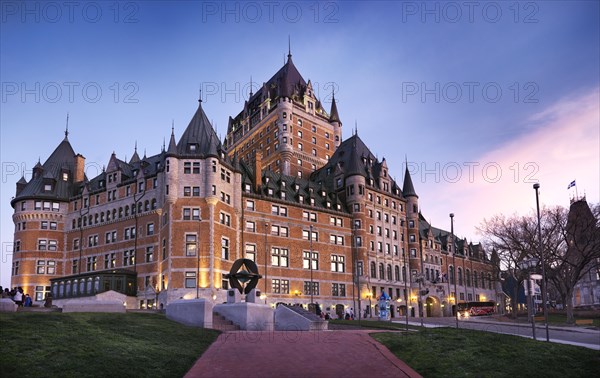 Fairmont Le Chateau Frontenac at dusk