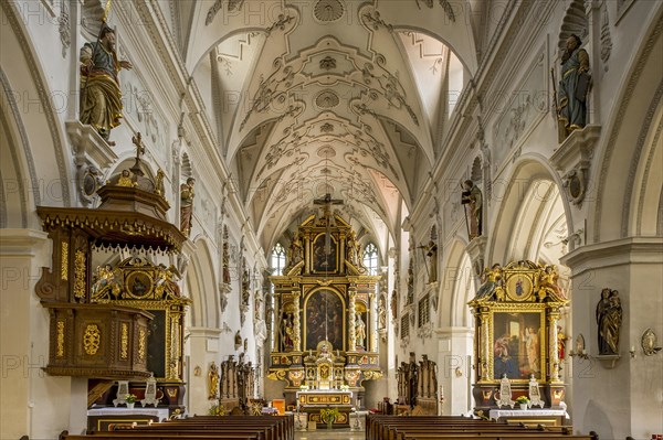 Nave with pulpit and altar room