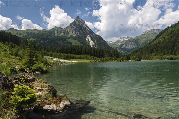 Schlierersee lake with Riedingspitz mountain