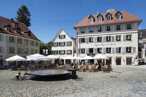 Munsterplatz with street cafes