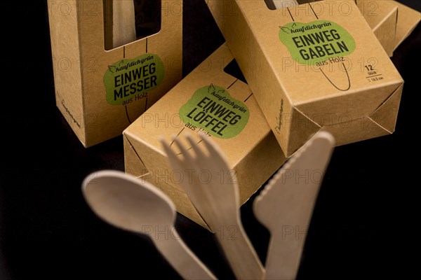 Disposable wooden cutlery