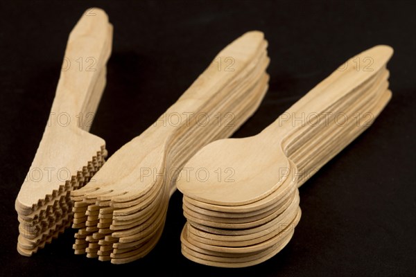 Disposable wooden cutlery