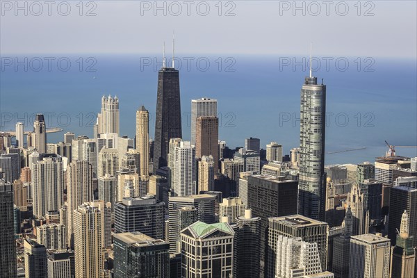 Skyline in front of John Hancock Center