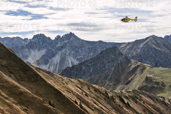 Mountain rescue by helicopter on the Fellhorn ridge