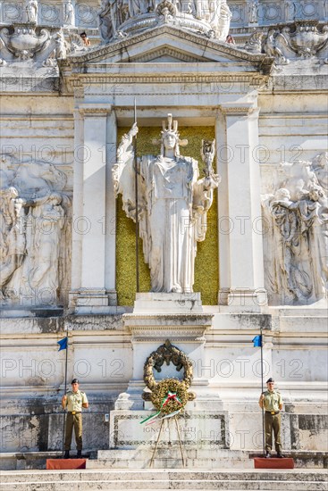 Soldiers guarding tomb of the unknown soldier