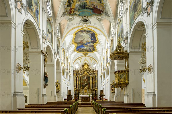 Nave with pulpit and choir